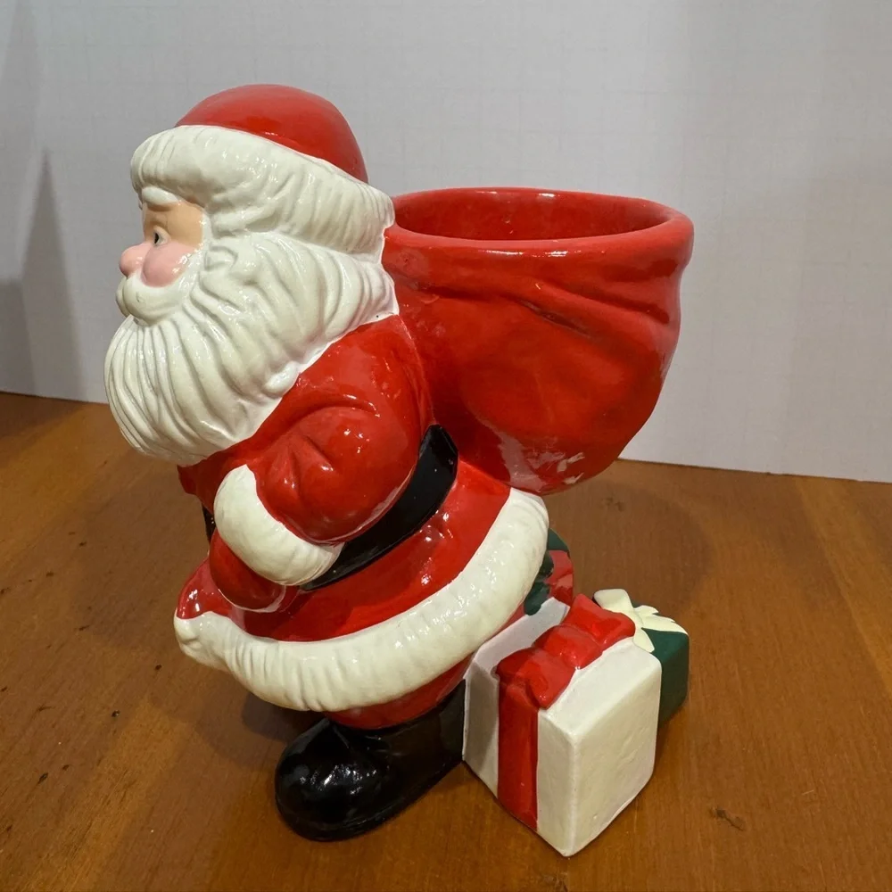 Avon Santa vintage 1982 candle holder figurine